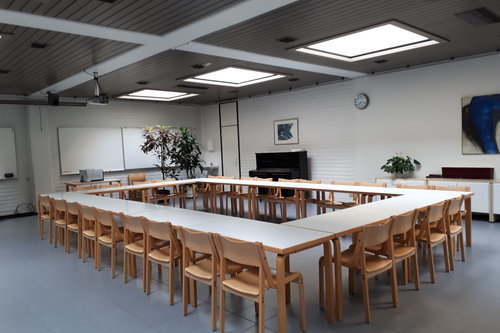 Keskusseurakuntatalon koulutussali Keskusseurakuntatalon koulutussali