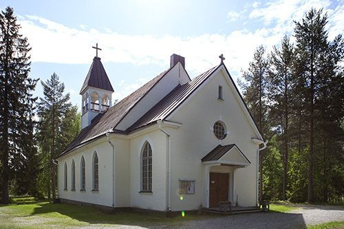 Karttulan kirkkorakennus.