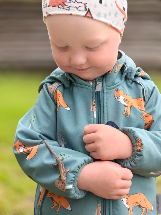 Koko perheen puuhapäivä Pieni poika ja sisilisko