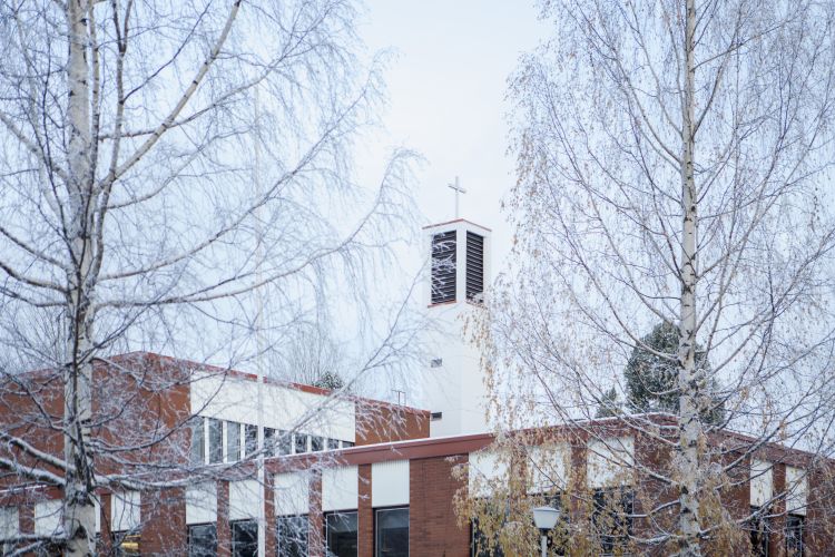 Puijon kirkon talvinen kuva