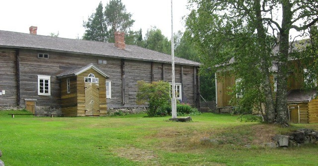Riuttalan talonpoikaismuseon rakennuksia.