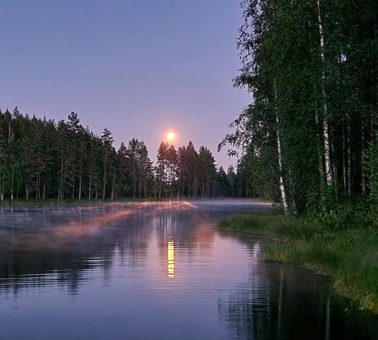 Sydänsuven retriitti kelttiläisessä hengessä Tetrimäessä Auringonlasku järvellä.