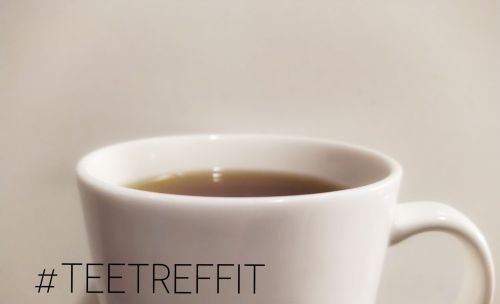 Valkoinen teekuppi, jossa lukee Teetreffit