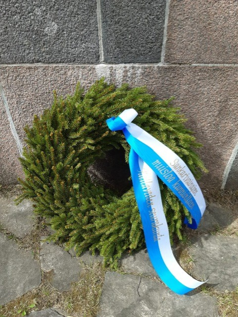 Kansallisen veteraanipäivän messu ja juhla seppele