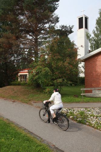 Pyöräilijän Puijon kirkolle
