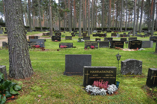 Ruislammin hautausmaa Männikkökankaalla oleva hautausmaa hautakivineen syksyisenä päivänä.