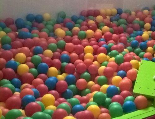 Eri värisiä pallomeripalloja