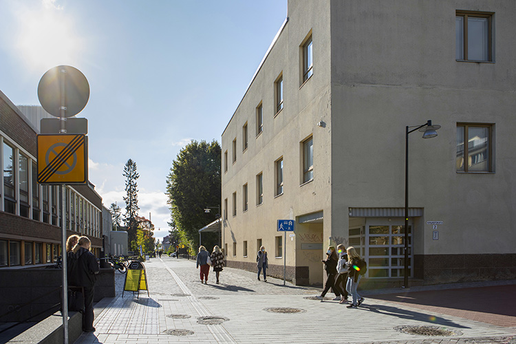 Postitalon seurakuntakeskus Kuopion Museokadulla.