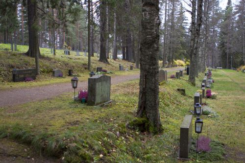 Riistaveden hautausmaa Syksyinen ja hiukan utuinen hautausmaa.