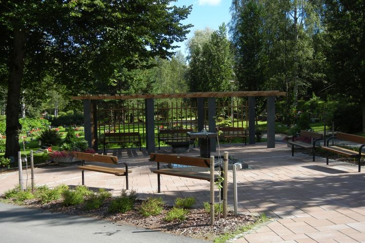 Avaa kuva isommaksi Pergola-alue Ison hautausmaan uudella puolella